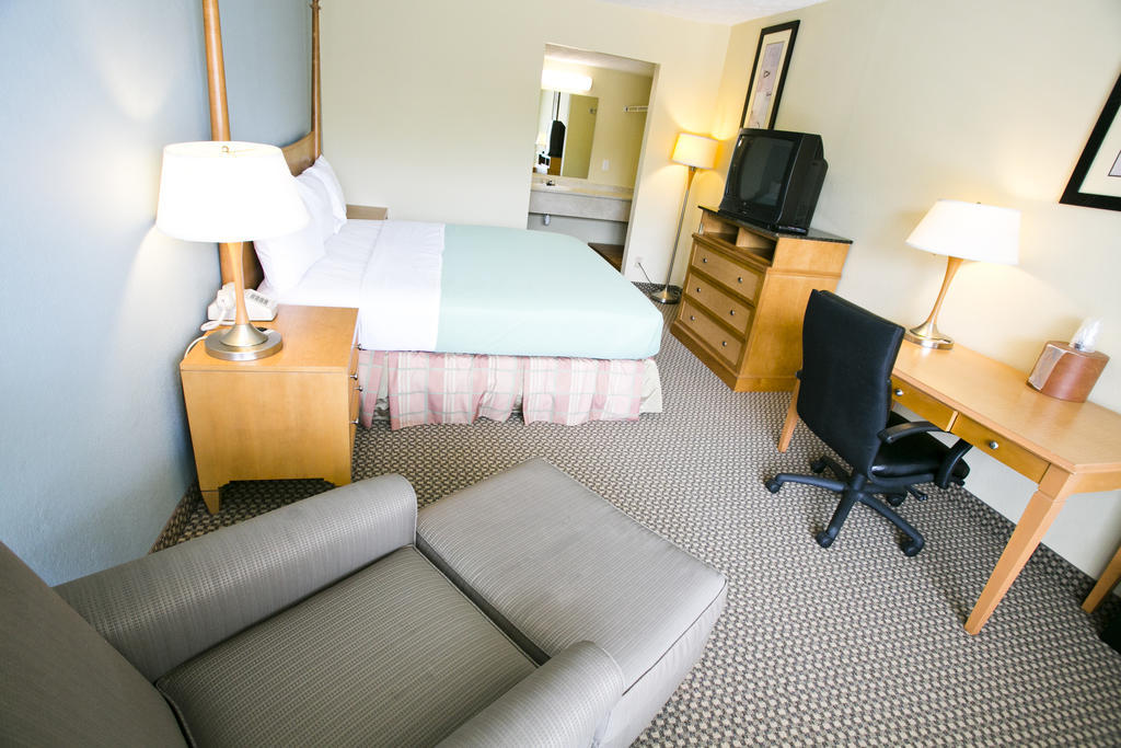 Star City Inn And Suites Grove City Room photo