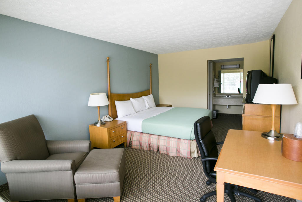 Star City Inn And Suites Grove City Room photo
